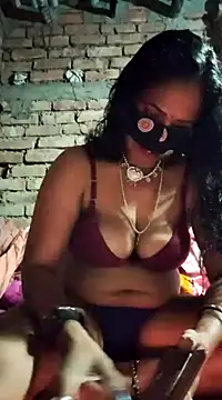 Snapshot of Hotty-dola chatting on 01-07-25, 11:48 Hotty-dola online show from 01-07-25, 11:48