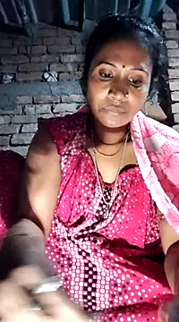 Snapshot of Hotty-dola chatting on 01-19-25, 05:18 Hotty-dola online show from 01-19-25, 05:18