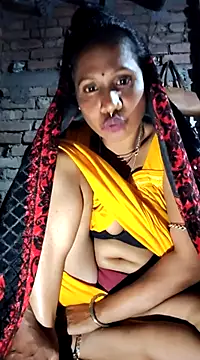 Snapshot of Hotty-dola chatting on 01-21-25, 04:05 Hotty-dola online show from 01-21-25, 04:05