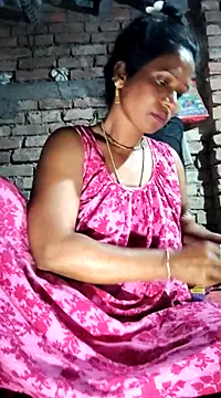 Snapshot of Hotty-dola chatting on 02-05-25, 03:45 Hotty-dola online show from 02-05-25, 03:45