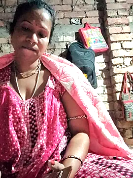 Snapshot of Hotty-dola chatting on 02-08-25, 02:38 Hotty-dola online show from 02-08-25, 02:38