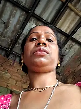 Snapshot of Hotty-dola chatting on 02-25-25, 03:52 Hotty-dola online show from 02-25-25, 03:52