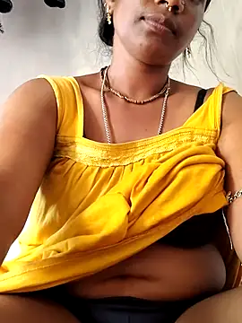 Snapshot of Hotty-dola chatting on 10-17-25, 07:33 Hotty-dola online show from 10-17-25, 07:33