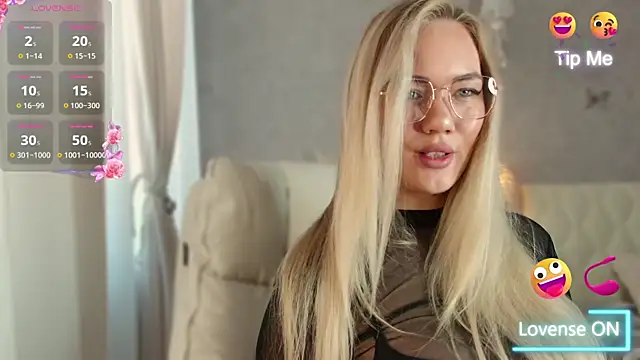 Snapshot of LianaCruz__ chatting on 01-25-25, 05:40 LianaCruz online show from 01-25-25, 05:40