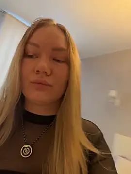 Snapshot of LianaCruz__ chatting on 12-14-25, 07:03 LianaCruz online show from 12-14-25, 07:03