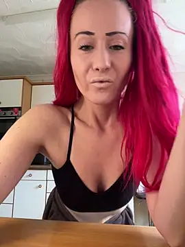 Snapshot of SweetSolez chatting on 12-16-25, 11:37 SweetSolez online show from 12-16-25, 11:37