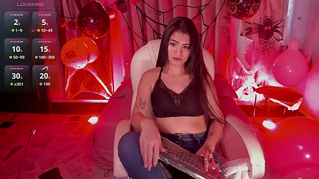 Snapshot of lunaalynch chatting on 10-22-25, 08:41 lunaalynch online show from 10-22-25, 08:41