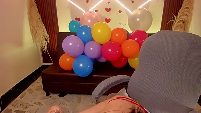 Snapshot of lunaalynch chatting on 02-26-26, 07:35 lunaalynch online show from 02-26-26, 07:35