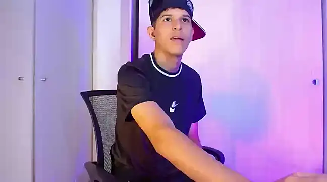 Snapshot of LiamGadiell chatting on 12-14-24, 01:50 LiamGadiell online show from 12-14-24, 01:50