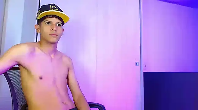 Snapshot of LiamGadiell chatting on 12-16-24, 03:30 LiamGadiell online show from 12-16-24, 03:30