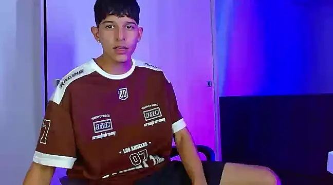 Snapshot of LiamGadiell chatting on 12-25-24, 03:40 LiamGadiell online show from 12-25-24, 03:40