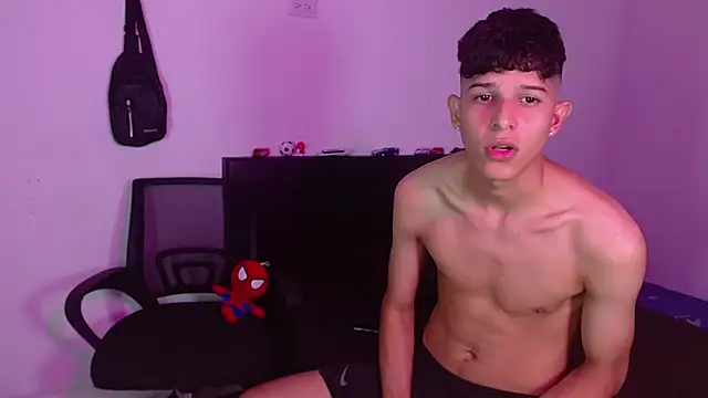 Snapshot of LiamGadiell chatting on 02-23-25, 11:33 LiamGadiell online show from 02-23-25, 11:33