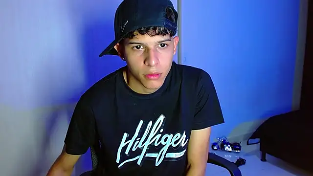 Snapshot of LiamGadiell chatting on 03-09-25, 03:54 LiamGadiell online show from 03-09-25, 03:54