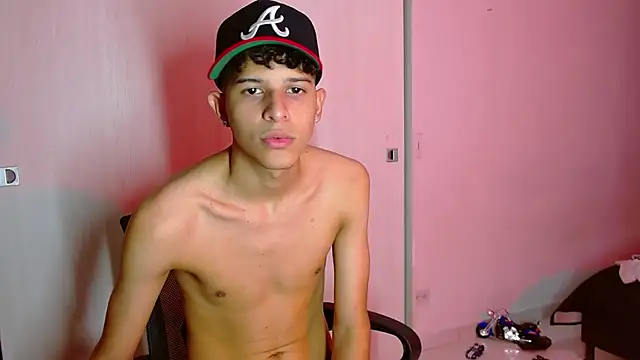 Snapshot of LiamGadiell chatting on 03-11-25, 02:21 LiamGadiell online show from 03-11-25, 02:21