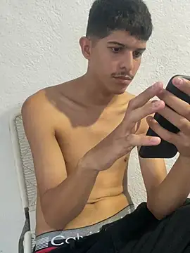 Snapshot of LiamGadiell chatting on 04-05-26, 10:40 LiamGadiell online show from 04-05-26, 10:40