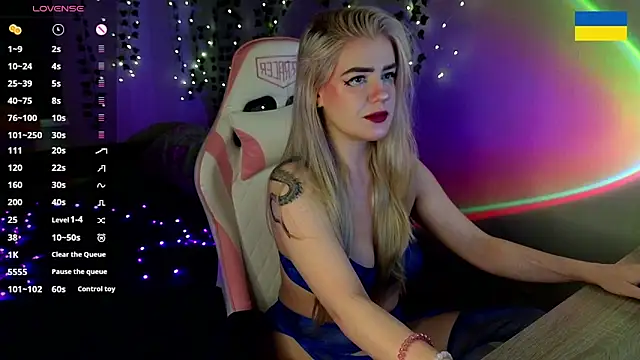 Snapshot of RedVelveten chatting on 09-08-25, 08:08 RedVelveten online show from 09-08-25, 08:08