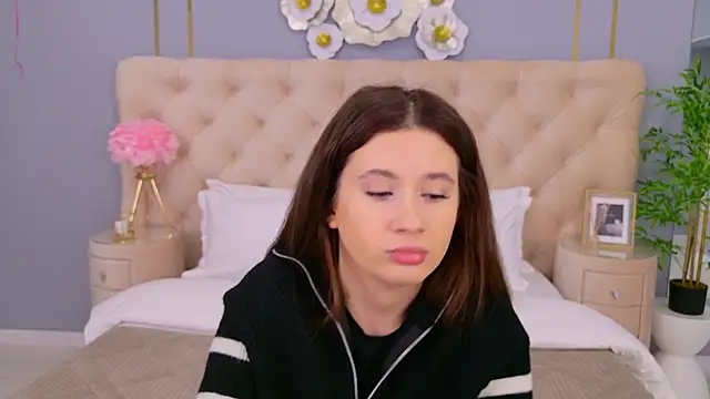 milaleoneli online show from 02-18-25, 12:39