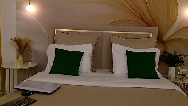 milaleoneli online show from 07-25-26, 02:58