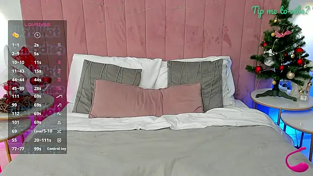 Snapshot of Mayzzie chatting on 12-19-25, 08:05 Mayzzie online show from 12-19-25, 08:05