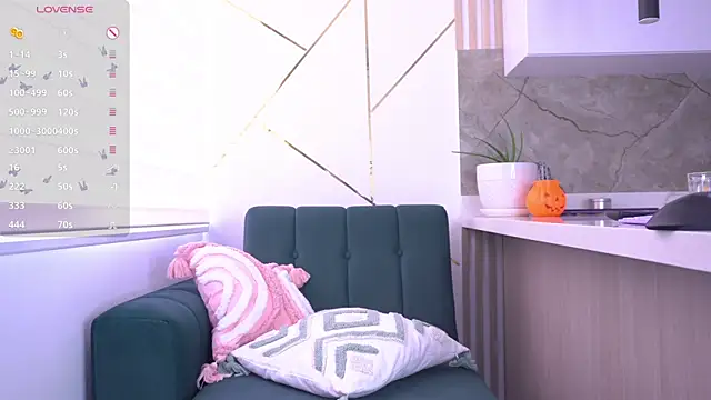 Snapshot of b3llaspringg chatting on 10-31-25, 09:27 b3llaspringg online show from 10-31-25, 09:27