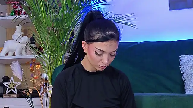 Snapshot of AveryWillow chatting on 12-05-25, 04:03 AveryWillow online show from 12-05-25, 04:03