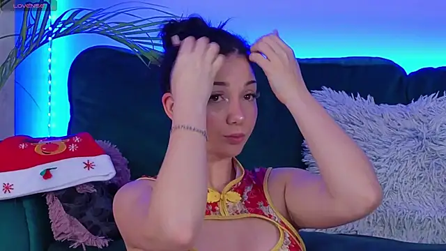 Snapshot of AveryWillow chatting on 12-14-25, 11:31 AveryWillow online show from 12-14-25, 11:31