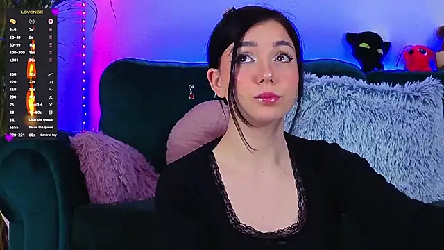 Snapshot of AveryWillow chatting on 03-06-26, 11:12 AveryWillow online show from 03-06-26, 11:12