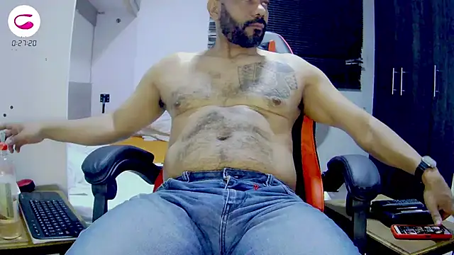 Snapshot of bruce_bigg chatting on 10-11-25, 05:28 bruce bigg online show from 10-11-25, 05:28