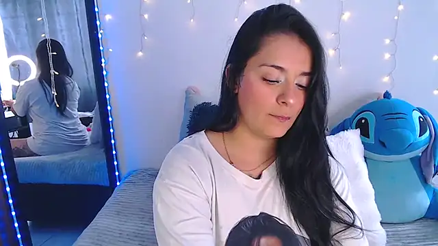 Samanta james19 online show from 04-17-26, 06:00