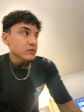 LCarreraa online show from 11-06-25, 01:39