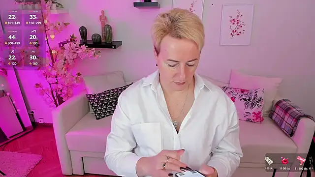 Nika Smit online show from 10-19-25, 05:19