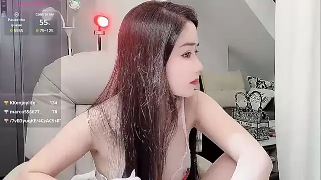 Snapshot of yoyo520- chatting on 02-22-25, 12:27 yoyo520- online show from 02-22-25, 12:27