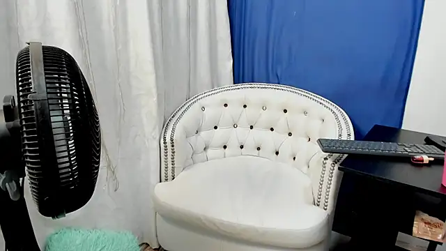 Snapshot of Analia18_ chatting on 01-14-25, 05:56 Analia18 online show from 01-14-25, 05:56