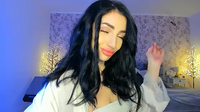 Snapshot of NancyLovee_ chatting on 12-16-25, 05:40 NancyLovee online show from 12-16-25, 05:40