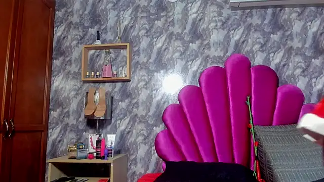 EMMAPARISS online show from 12-17-25, 11:27