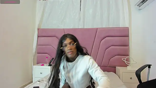 Snapshot of aishasounders chatting on 12-25-24, 06:41 aishasounders online show from 12-25-24, 06:41