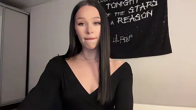 Snapshot of ur_molly chatting on 12-18-25, 09:04 ur molly online show from 12-18-25, 09:04