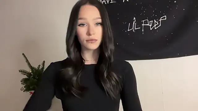 Snapshot of ur_molly chatting on 12-19-25, 01:23 ur molly online show from 12-19-25, 01:23