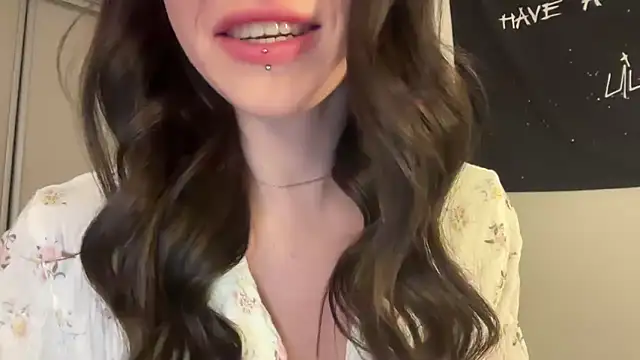 Snapshot of ur_molly chatting on 01-15-26, 02:27 ur molly online show from 01-15-26, 02:27