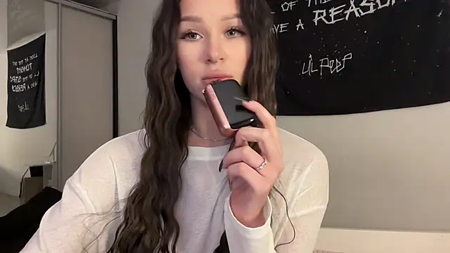 Snapshot of ur_molly chatting on 02-24-26, 10:24 ur molly online show from 02-24-26, 10:24