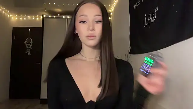 Snapshot of ur_molly chatting on 03-24-26, 12:43 ur molly online show from 03-24-26, 12:43