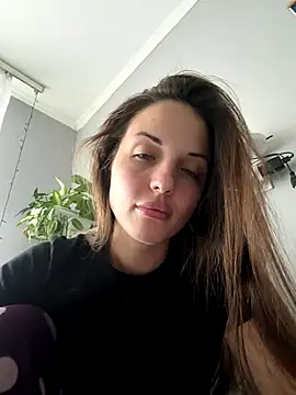 Snapshot of AmiLavs chatting on 12-21-25, 11:28 AmiLavs online show from 12-21-25, 11:28