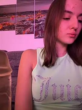 EmilyWi  online show from 11-17-25, 10:04