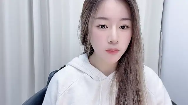 Snapshot of chloe-01 chatting on 12-18-24, 12:18 chloe-01 online show from 12-18-24, 12:18