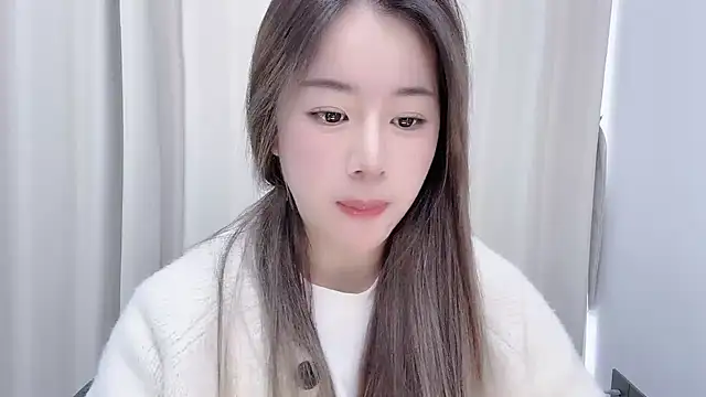 Snapshot of chloe-01 chatting on 12-19-24, 05:07 chloe-01 online show from 12-19-24, 05:07