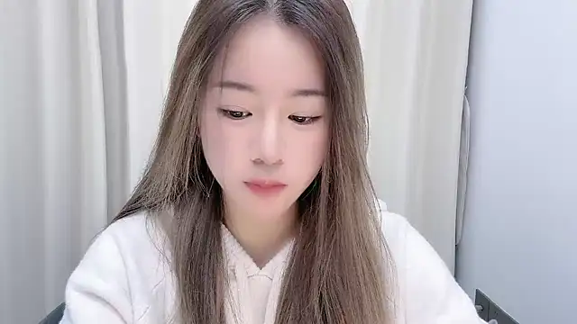 Snapshot of chloe-01 chatting on 12-28-24, 12:24 chloe-01 online show from 12-28-24, 12:24