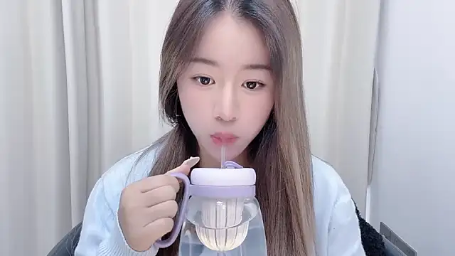 Snapshot of chloe-01 chatting on 01-21-25, 04:32 chloe-01 online show from 01-21-25, 04:32