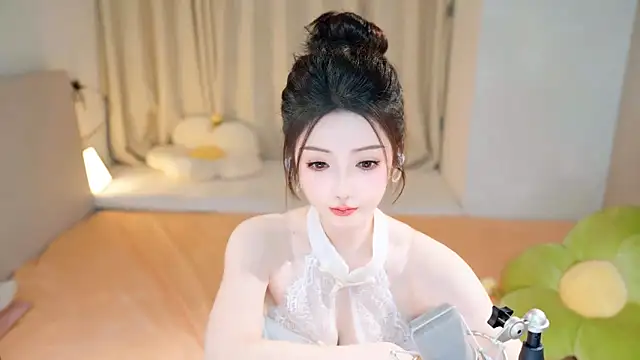 Snapshot of Eimile chatting on 12-21-24, 06:12 Eimile online show from 12-21-24, 06:12