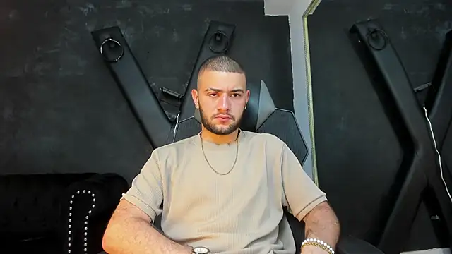 MaximusDick1  online show from 09-19-25, 03:41