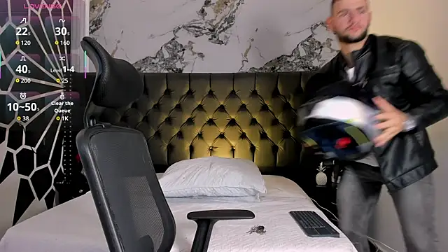 MaximusDick1  online show from 06-11-26, 01:20